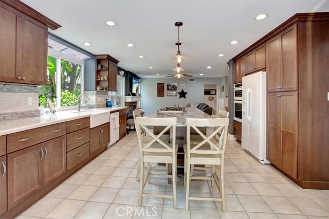 26181 San Marino Court, Mission Viejo CA: https://media.crmls.org/medias/09f36f2f-bde9-4267-b499-efa09f138c48.jpg