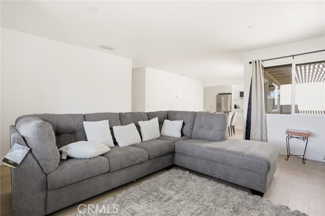 Detail Gallery Image 5 of 25 For 1635 Carmel Circle West, Upland,  CA 91784 - 2 Beds | 2 Baths