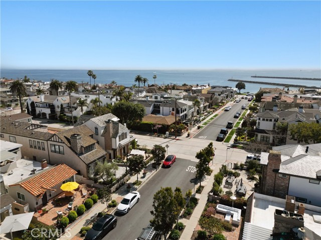 304 Larkspur Avenue, Corona del Mar CA: https://media.crmls.org/medias/09f3c08c-3180-46a3-8f9b-804de3d1f7f4.jpg