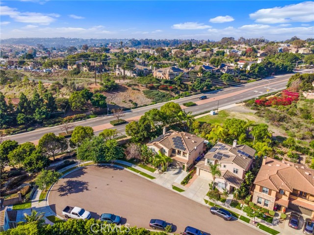 Detail Gallery Image 4 of 34 For 4682 Meadow Dr., Carlsbad,  CA 92010 - 5 Beds | 4 Baths