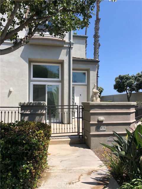 Detail Gallery Image 2 of 53 For 6267 Surfpoint Cir, Huntington Beach,  CA 92648 - 3 Beds | 2/1 Baths