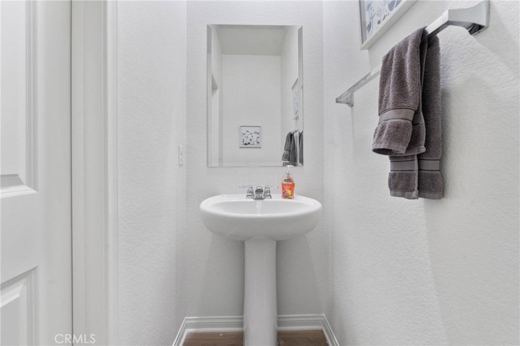 https://media.crmls.org/medias/09f544c8-bdc8-4b6a-8e9a-9ab2e2447821.jpg?preset=X-Large