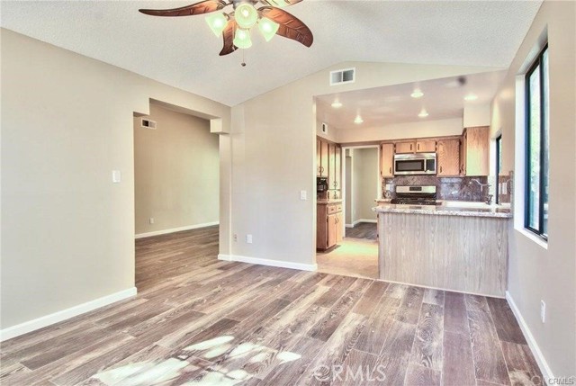 Detail Gallery Image 7 of 19 For 39739 Old Carriage Rd, Murrieta,  CA 92563 - 3 Beds | 2 Baths