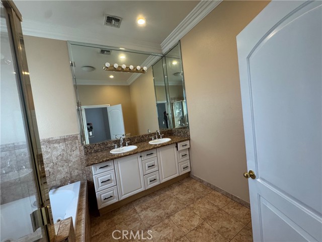 Detail Gallery Image 24 of 28 For 4912 Hesperia, Encino,  CA 91316 - 3 Beds | 2/1 Baths