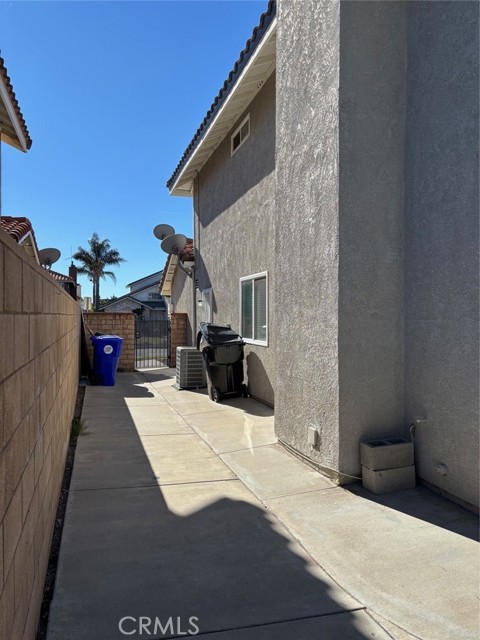 Detail Gallery Image 15 of 16 For 17262 Russo Ct, Fontana,  CA 92336 - 4 Beds | 3 Baths