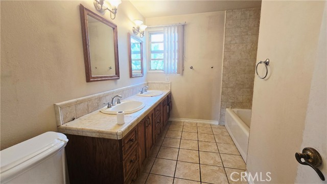 2800 Hill photo 4