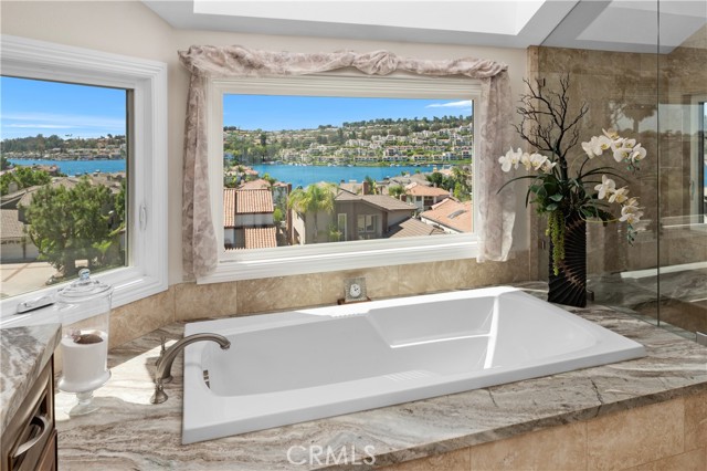 22685 Barlovento, Mission Viejo CA: https://media.crmls.org/medias/09f72345-81a1-404a-84c6-d8b79455e106.jpg