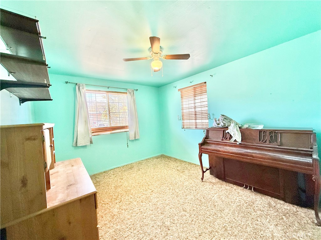 https://media.crmls.org/medias/09f82022-e024-4297-bb74-450849101130.jpg?preset=X-Large