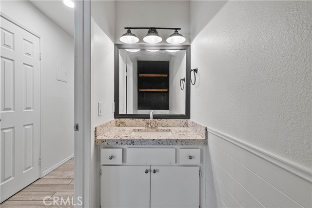 Detail Gallery Image 10 of 27 For 31311 the Old Rd #B,  Castaic,  CA 91384 - 3 Beds | 2/1 Baths