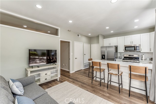 10560 Lakeside N Drive, Garden Grove CA: https://media.crmls.org/medias/09f861b0-7f7e-465b-93ac-9db5f8da5d6d.jpg