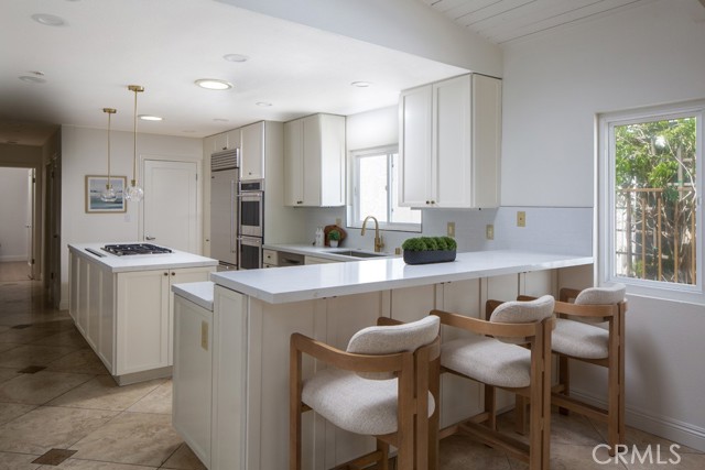 705 Marigold Avenue, Corona del Mar CA: https://media.crmls.org/medias/09fad26d-b878-41a6-b53c-60a0f95e1ef4.jpg