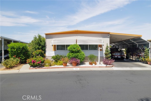 3700 Buchanan Street, Riverside CA: https://media.crmls.org/medias/09fb18fb-e02e-4fc0-9daa-48bd517f467f.jpg