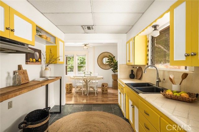 1559 Diamond Avenue, South Pasadena CA: https://media.crmls.org/medias/09fb3ba4-4740-46ef-a14f-ce58d48b629d.jpg