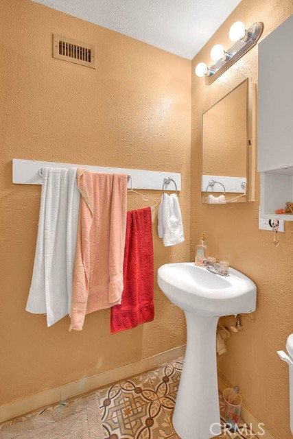 14104 Barrydale Street, La Puente CA: https://media.crmls.org/medias/09fbd6d1-87e4-4274-b31f-d49c5246c9c7.jpg