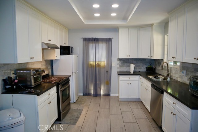 2309 W Anahurst Place, Santa Ana CA: https://media.crmls.org/medias/09fbf47c-f278-4ada-b764-43ea62384b1b.jpg