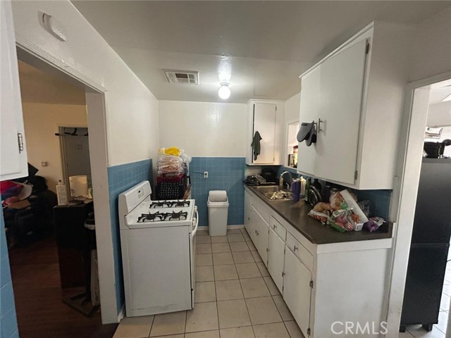 1176 Laurel Avenue, Pomona CA: https://media.crmls.org/medias/09fdf4dd-4da7-436f-b379-8d47911a6fca.jpg