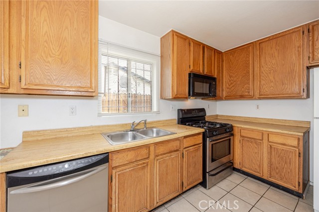 Detail Gallery Image 11 of 28 For 10415 Buckboard Cir, Adelanto,  CA 92301 - 3 Beds | 2 Baths