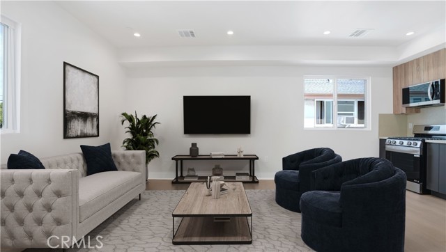 Detail Gallery Image 14 of 38 For 1213 N. Kingsley Dr #1213 1/2,  Los Angeles,  CA 90029 - 4 Beds | 4 Baths