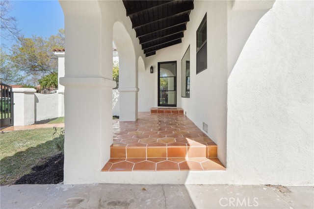 3924 Dublin Avenue, Los Angeles CA: https://media.crmls.org/medias/0a005e70-f783-4ae0-a4f8-ff1efd9f610f.jpg
