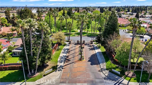 122 East, Madera CA: https://media.crmls.org/medias/0a00947f-9790-4936-b0d4-de65e89b7e54.jpg