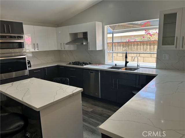 20723 Dolorosa Street, Woodland Hills CA: https://media.crmls.org/medias/0a01ad36-5006-46a6-b2c3-c3e9c0660401.jpg