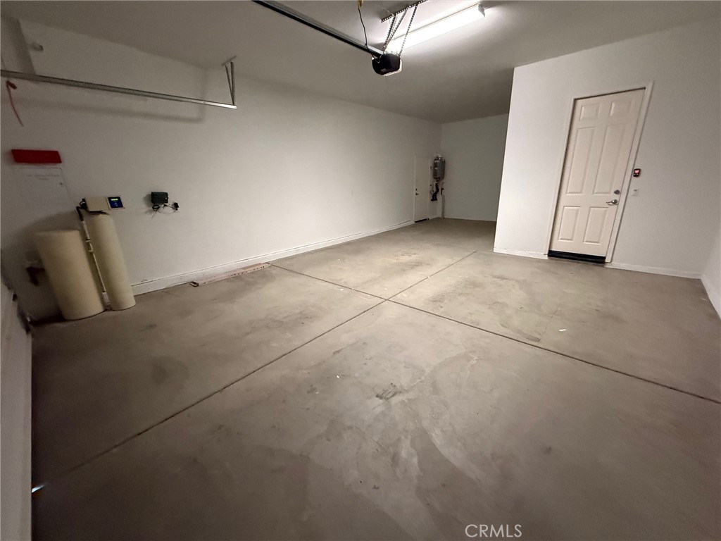 https://media.crmls.org/medias/0a025ca7-e586-45fc-b227-ace796389182.jpg?preset=X-Large