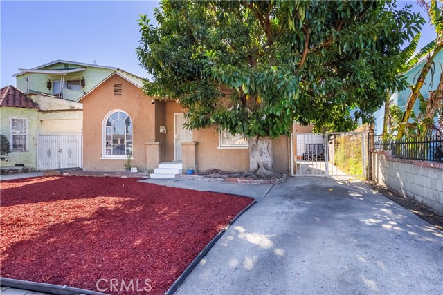 Detail Gallery Image 4 of 26 For 144 W 101st St, Los Angeles,  CA 90003 - 3 Beds | 2 Baths