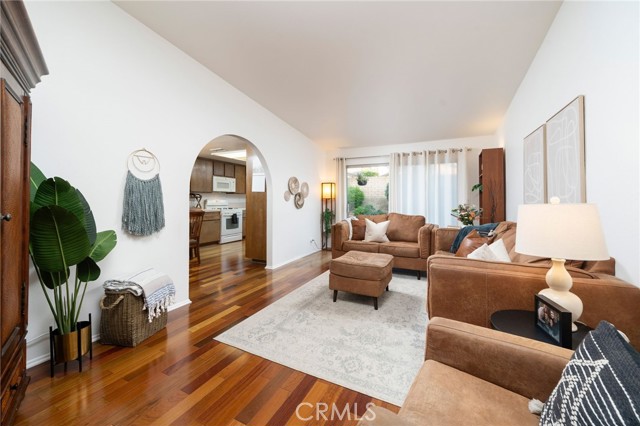 Image 9 of 39 For 5022 Burnaby