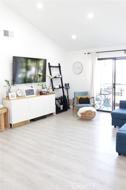 Detail Gallery Image 3 of 17 For 20541 S Vermont Ave #4,  Torrance,  CA 90502 - 2 Beds | 2 Baths