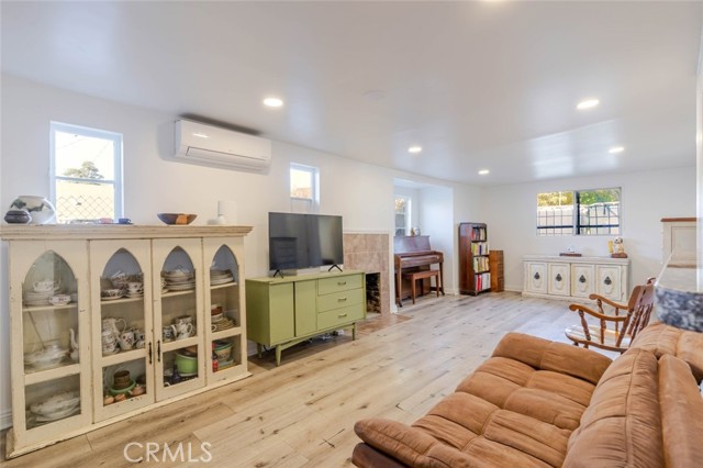 Detail Gallery Image 7 of 29 For 10434 Irma Ave, Tujunga,  CA 91042 - 2 Beds | 1 Baths