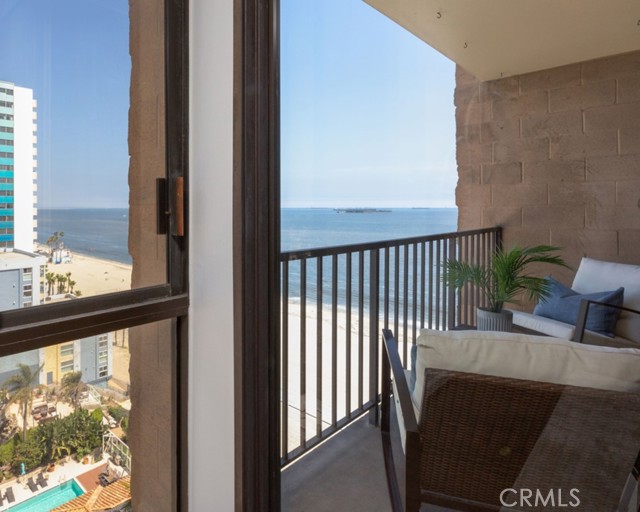 1750 E Ocean Boulevard, Long Beach CA: https://media.crmls.org/medias/0a04897d-63b2-4620-bd4f-69ebd2e86349.jpg