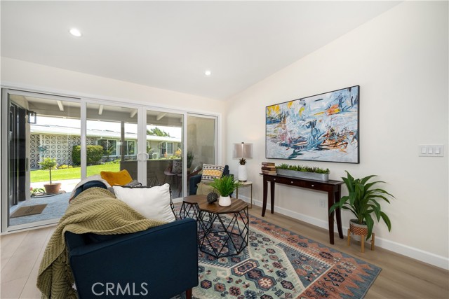 1540 Northwood Road, Seal Beach CA: https://media.crmls.org/medias/0a04c664-9b44-4e8f-97f0-79cf238a328c.jpg
