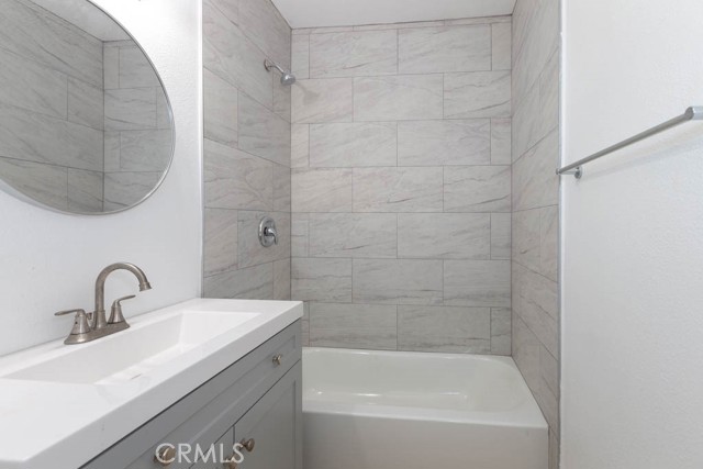 Detail Gallery Image 6 of 7 For 3711 W 110th #2,  Inglewood,  CA 90303 - 2 Beds | 1 Baths