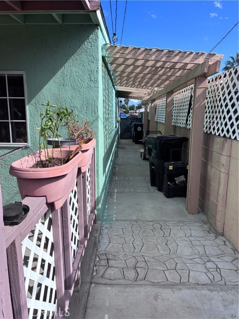 Detail Gallery Image 20 of 24 For 114 S Encina, Rialto,  CA 92376 - 4 Beds | 1 Baths