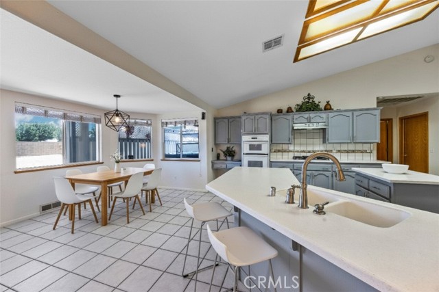12846 Quail Vista, Apple Valley CA: https://media.crmls.org/medias/0a05e299-5a6a-4f4d-a3e2-07cc9dbe401c.jpg