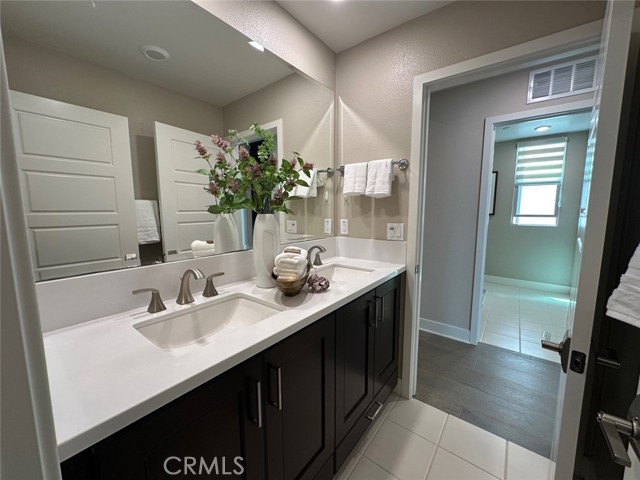 195 Stellar, Irvine CA: https://media.crmls.org/medias/0a06518b-cf29-4245-9c94-5e395beff6a8.jpg