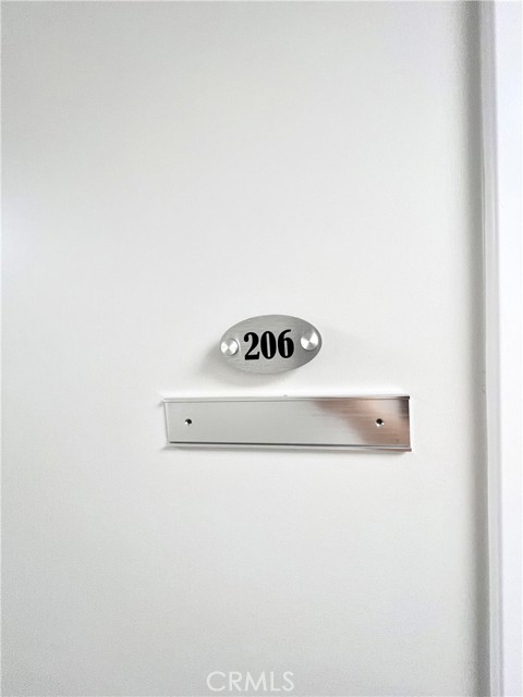 Unit 206 2-Rooms
