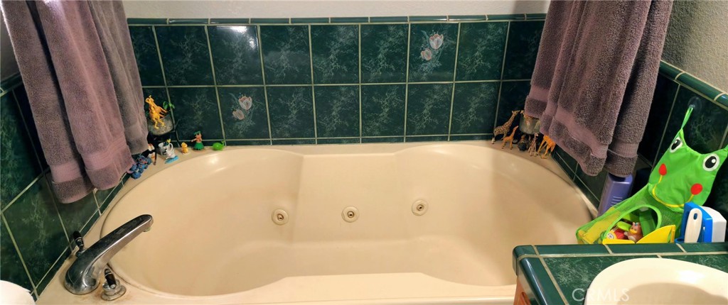 https://media.crmls.org/medias/0a06ff57-0add-4b67-9649-7e29551ab148.jpg?preset=X-Large
