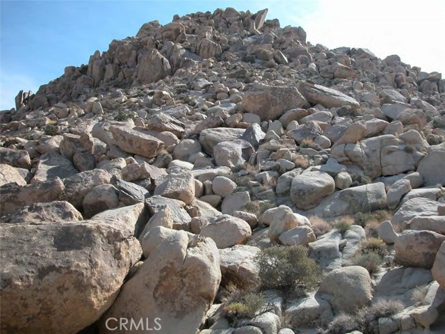 9 Stoney Crest Road, Joshua Tree CA: https://media.crmls.org/medias/0a0710c9-d1b0-424a-a64a-3690caffd76a.jpg