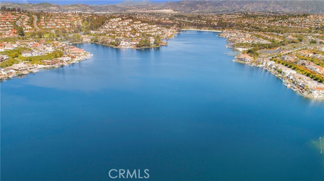 13 Arborside Way, Mission Viejo CA: https://media.crmls.org/medias/0a075296-e739-4d21-b0cd-734c0a0b7dc1.jpg