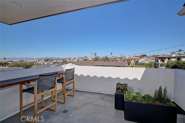 825 Highview Avenue, Manhattan Beach, California 90266, 4 Bedrooms Bedrooms, ,3 BathroomsBathrooms,Residential,Sold,Highview,SB21239837