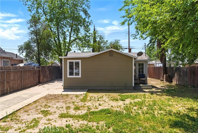 Detail Gallery Image 2 of 53 For 24557 4th St, San Bernardino,  CA 92410 - 3 Beds | 3 Baths