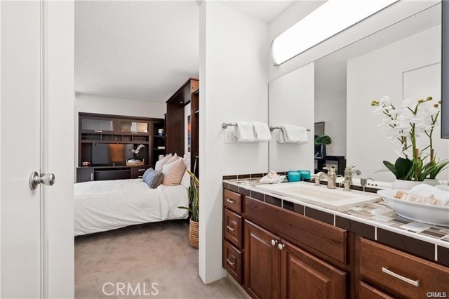1750 E Ocean Boulevard, Long Beach CA: https://media.crmls.org/medias/0a080b0a-c7da-4f07-887e-e088e4d224a9.jpg