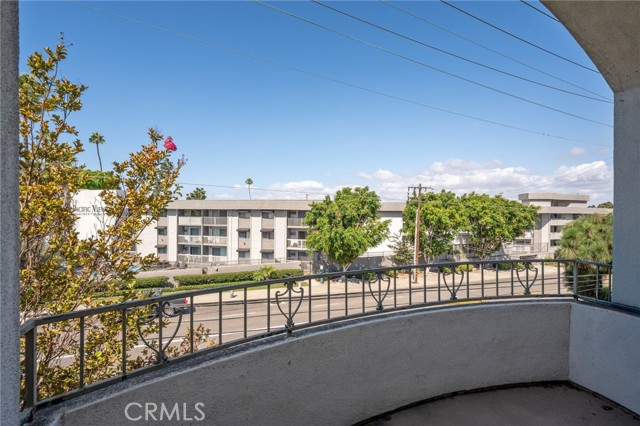 1401 N Greenbrier Road, Long Beach CA: https://media.crmls.org/medias/0a080d1f-10d8-4e00-957e-1e671246cbbe.jpg