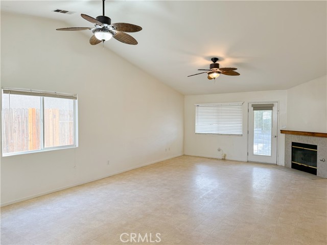 Detail Gallery Image 10 of 23 For 11515 Trinity Park Way, Bakersfield,  CA 93311 - 3 Beds | 2 Baths