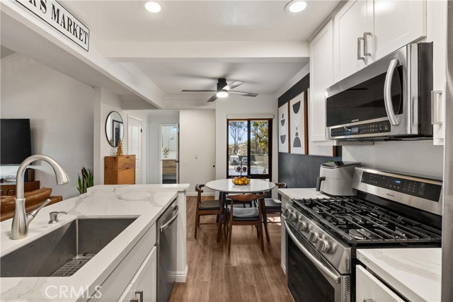 Detail Gallery Image 5 of 28 For 2323 Huntington St #904,  Huntington Beach,  CA 92648 - 3 Beds | 2 Baths