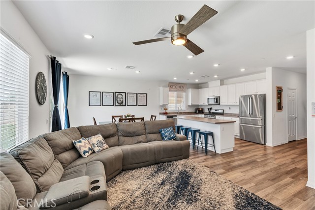 402 Appleton Way, Perris CA: https://media.crmls.org/medias/0a0a19b8-4612-4e5d-95f4-489613933d37.jpg