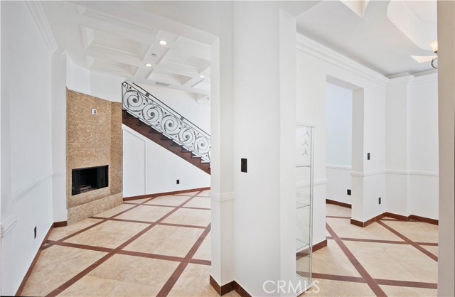 Detail Gallery Image 8 of 29 For 8655 Hillside Ave, Los Angeles,  CA 90069 - 4 Beds | 4 Baths