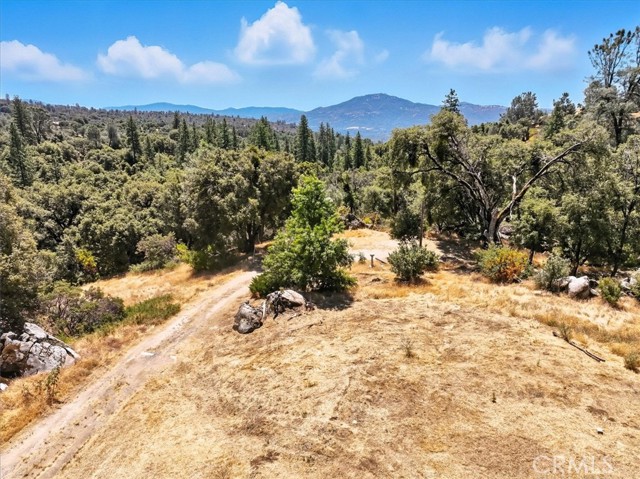 46467 Bissett Station Road, Oakhurst CA: https://media.crmls.org/medias/0a0cc8e2-41fd-4a49-8623-467b7ae85203.jpg