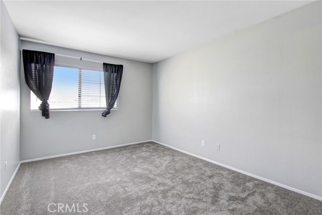 Detail Gallery Image 21 of 28 For 2421 W Calle Celeste Dr, Rialto,  CA 92377 - 5 Beds | 3 Baths